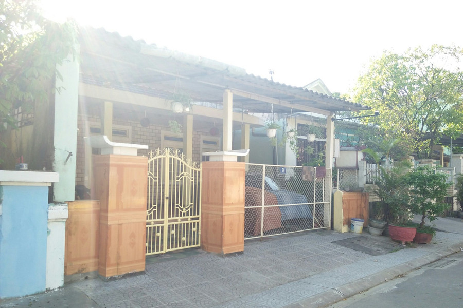 Phó chủ tịch phường dùng cán chổi sắt hành hung phụ nữ