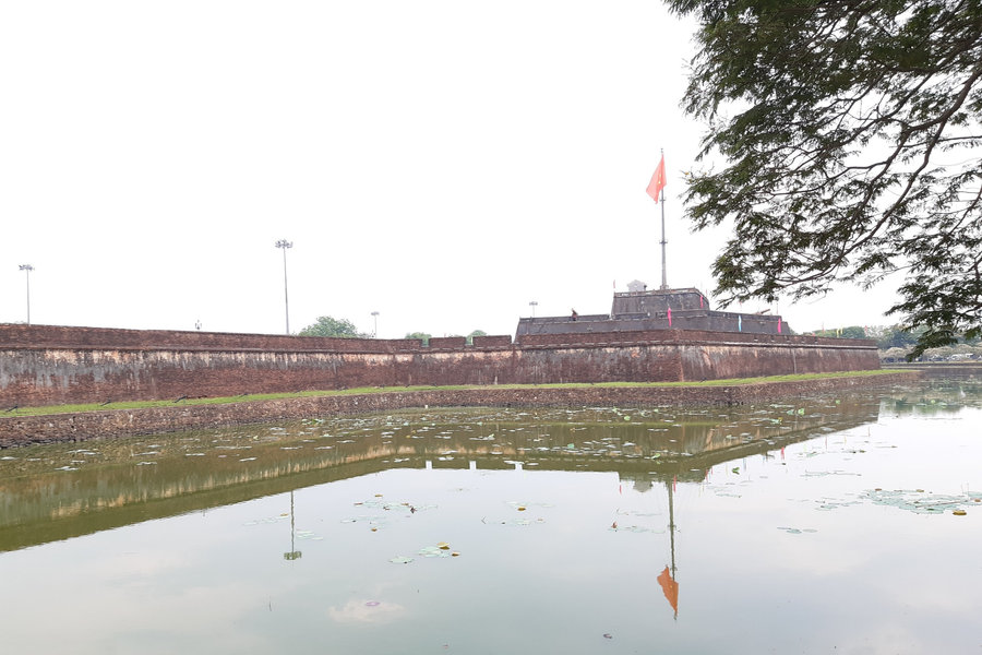Tạm dừng dự án trùng tu di tích hộ thành hào bằng “bê tông hóa”