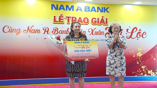 Nam A Bank trao giải thưởng “khủng” cho khách hàng
