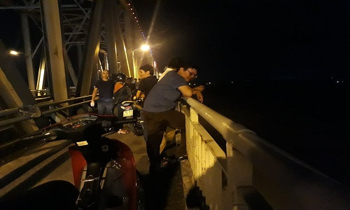 Nghệ An: Phát hiện thi thể người nhảy cầu Bến Thủy trong đêm