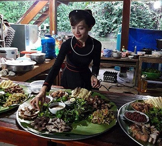 Bánh chưng đen: Nét văn hóa ẩm thực đặc sắc của người dân tộc Tày