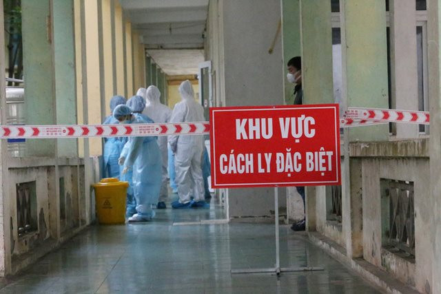 Nam tiếp viên hàng không mắc COVID-19 cách ly chỉ 4 ngày vi phạm quy định cách ly