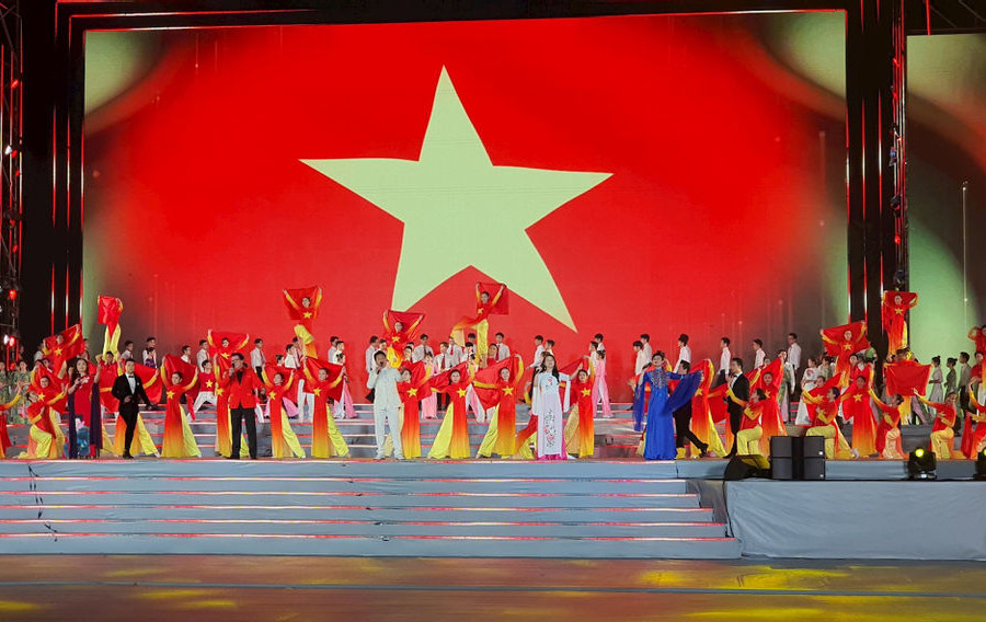 Chương trình nghệ thuật đặc biệt "Khát vọng - Tỏa sáng" mừng thành công Đại hội Đảng lần thứ XIII