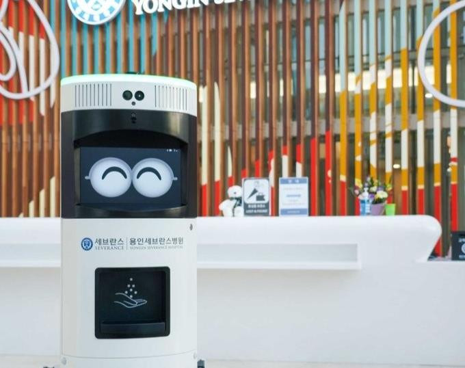Robot khử trùng sử dụng công nghệ 5G đầu tiên trên thế giới được ra mắt