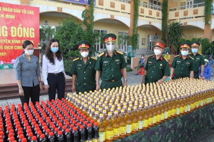 Bình Chánh: 'Gian hàng chợ 0 đồng' chia sẻ khó khăn, giúp bà con vượt dịch Covid-19