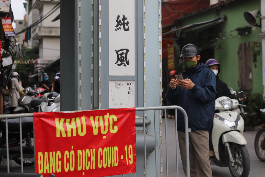 Hà Nội: 8 nhân viên quán karaoke test nhanh dương tính với SARS-CoV-2