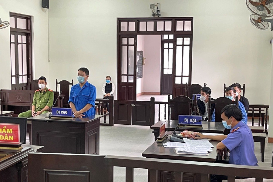 Dùng dao để “thông chốt” kiểm dịch, nam thanh niên lĩnh án