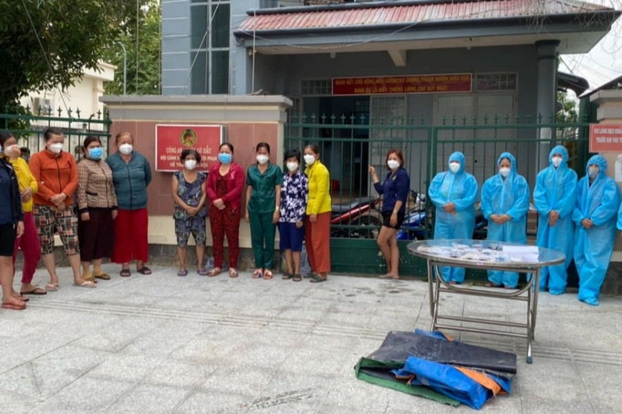 Bắt sòng bạc 16 người, test nhanh 6 người dương tính SARS-CoV-2