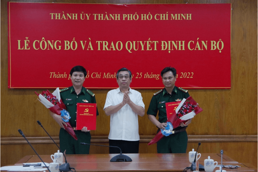 Trao Quyết định Phó Bí thư Đảng ủy cho Chỉ huy trưởng Bộ đội Biên phòng TP.HCM