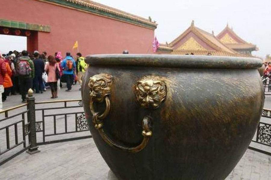 Tại sao những người giàu có thời cổ đại đặt rất nhiều bồn nước trước cửa nhà, và chúng được sử dụng để làm gì?