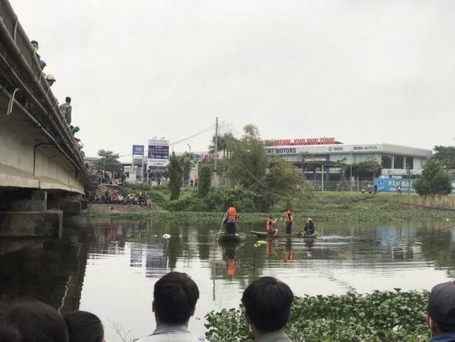 Nghệ An: Bàng hoàng phát hiện thi thể mẹ và con trai 6 tuổi nổi trên sông