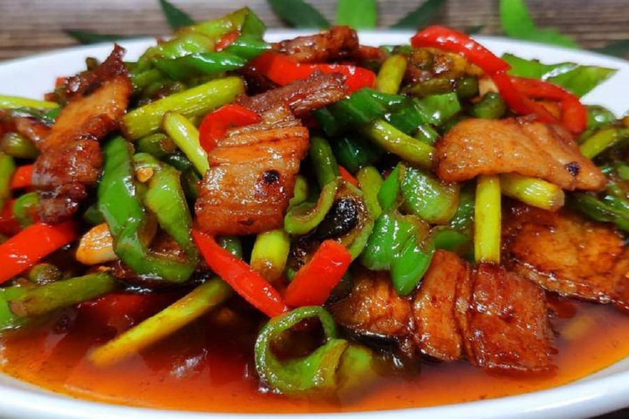 Thịt heo, cần tây, nấm mộc nhĩ, nấm đông cô, ớt đỏ, 5 loại nguyên liệu được xào cùng nhau, bổ dưỡng và thơm ngon