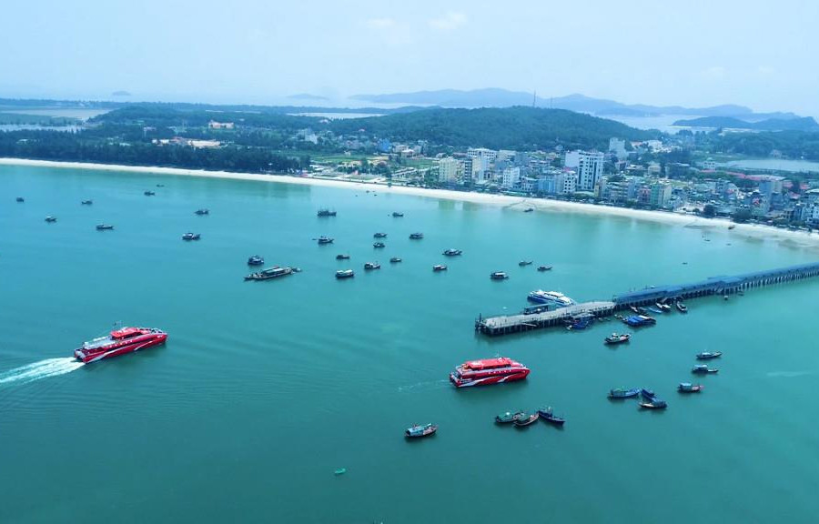 Từ 10h ngày 2/7, Quảng Ninh tạm ngừng cấp phép tàu du lịch biển 