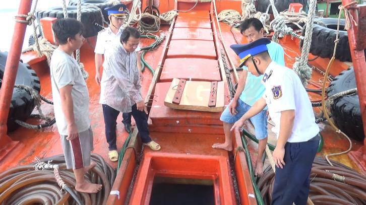 Bộ Tư lệnh Vùng Cảnh sát biển 3 tiếp tục bắt giữ tàu chở dầu DO không rõ nguồn gốc