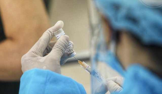 Nhiều địa phương tiêm vaccine COVID-19 mũi 3, mũi 4 chưa đến 50%