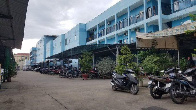 Cô gái hốt hoảng thấy bạn chết trong tư thế treo cổ