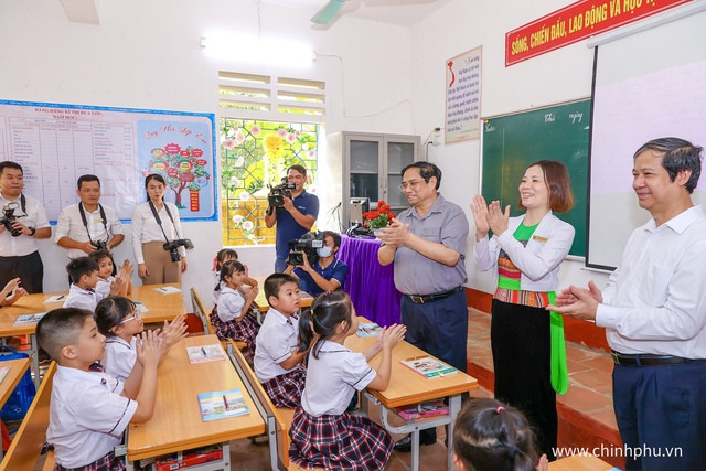 Thủ tướng Phạm Minh Chính: Không để bất cứ học sinh nào không được tới trường do hoàn cảnh khó khăn