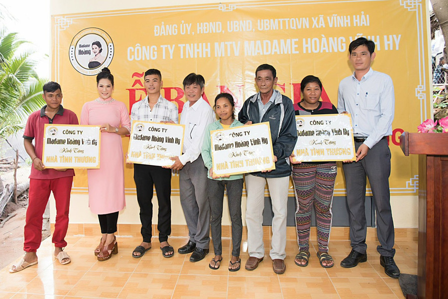 Doanh nhân Hoàng Thị Hương tặng nhà tình thương tại Ninh Thuận