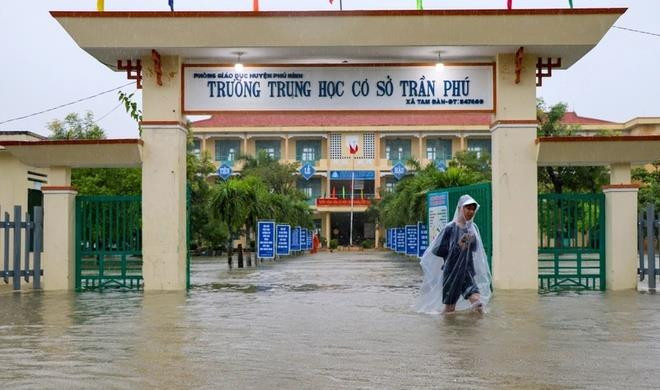 Tránh bão Noru, 9 địa phương cho học sinh nghỉ học 