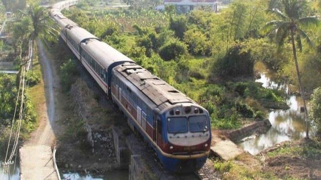 Đường sắt tạm dừng chạy tàu khách Bắc - Nam từ ngày 27/9