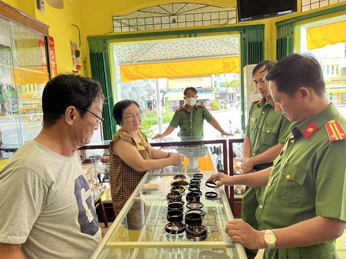 Kiên Giang: Tịch thu gần 100 sản phẩm chế tác từ rùa biển