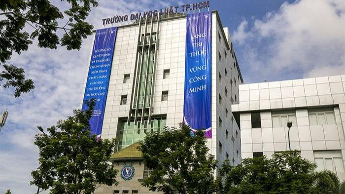 Trao chứng nhận kiểm định cho Trường ĐH Luật TP HCM