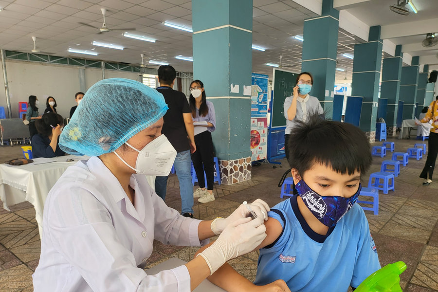 Phó Thủ tướng Vũ Đức Đam yêu cầu đẩy nhanh tiến độ tiêm vắc xin Covid-19 cho trẻ từ 5 đến dưới 12 tuổi