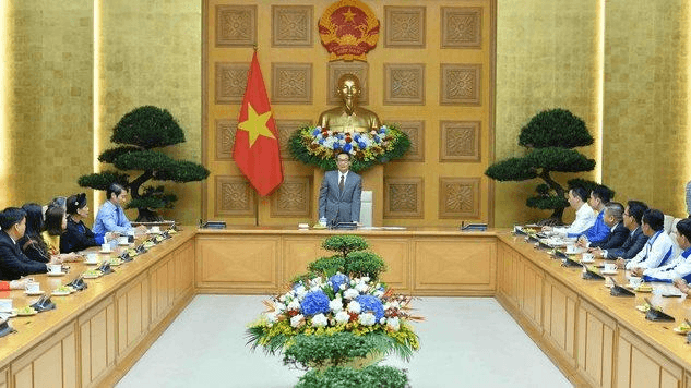 Phó Thủ tướng Vũ Đức Đam gặp mặt giáo viên tiêu biểu dự chương trình “Chia sẻ cùng thầy cô”
