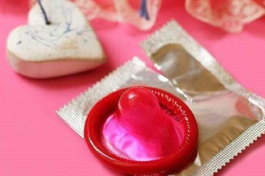 Bất kể nam hay nữ, khi dùng bao cao su để tránh thai, đừng bỏ qua 3 'tác dụng phụ' này