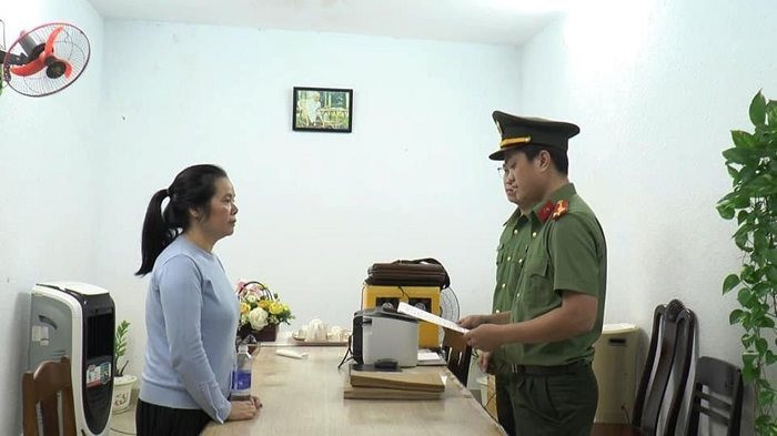Khởi tố đối tượng đưa người trốn đi nước ngoài bằng hình thức visa du lịch