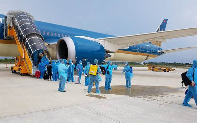 Vụ “chuyến bay giải cứu”: Thêm một cán bộ đại sứ quán và 8 người khác bị khởi tố