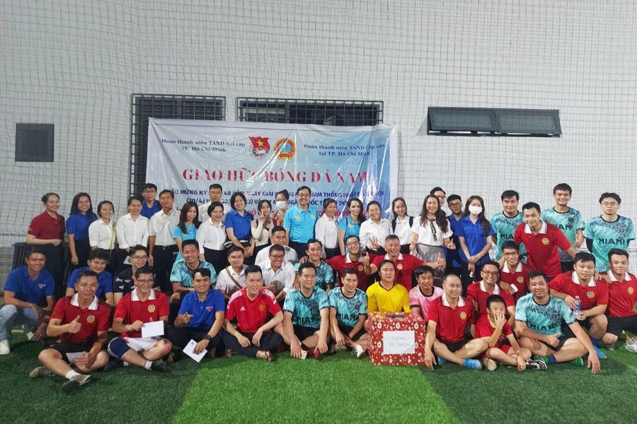 Tổ chức giao lưu bóng đá gây quỹ ủng hộ học sinh nghèo vượt khó