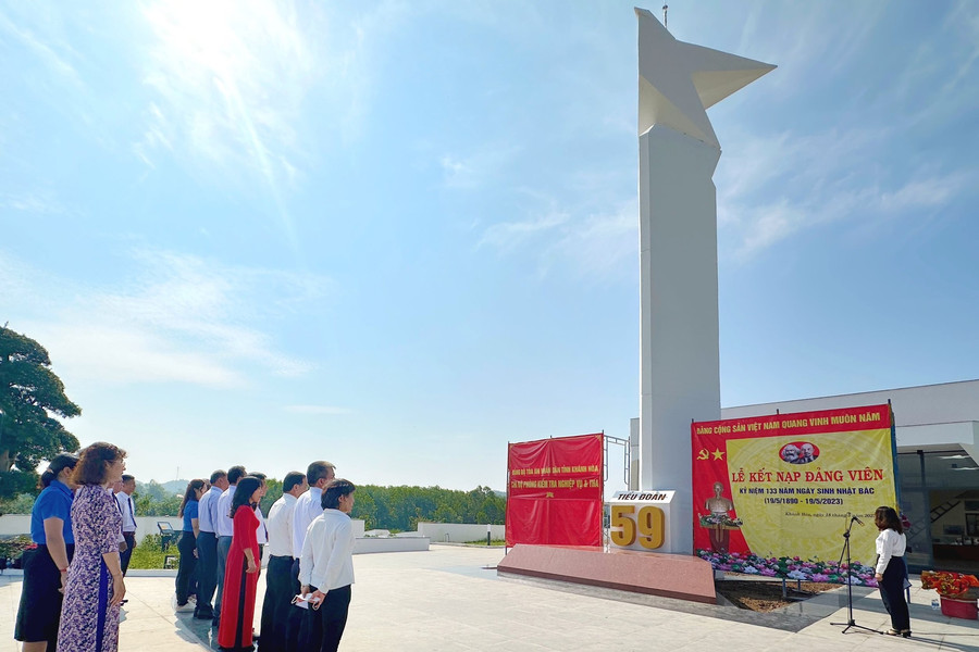 Kết nạp Đảng tại Khu lưu niệm chiến thắng Vườn Gòn - Đá Bàn