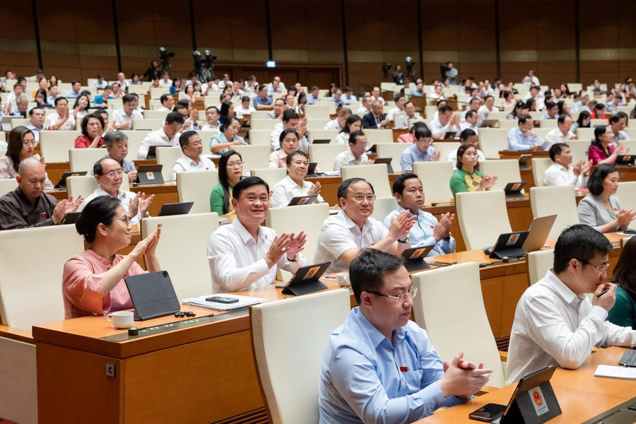 Quốc hội biểu quyết thông qua Luật Giá (sửa đổi)