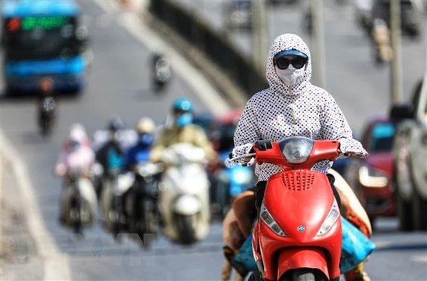 Thời tiết ngày 10/4: Hà Nội tăng nhiệt, TP.HCM nắng nóng 36°C