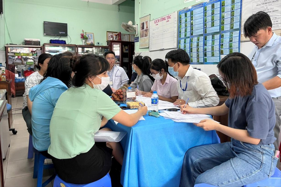 21.000 ống thuốc điều trị tay chân miệng về đến Việt Nam