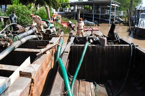 Tăng cường kiểm tra các hoạt động khai thác, vận chuyển khoáng sản trên địa bàn