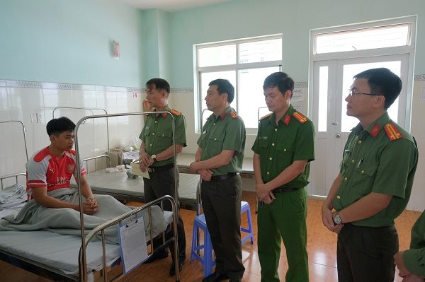 Lâm Đồng: Tạm giữ đối tượng tấn công một cán bộ Công an