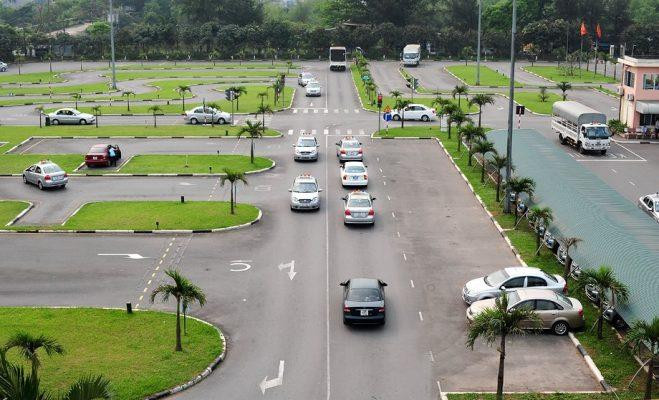 TPHCM: Đề xuất cho thí điểm dạy lái xe ô tô online