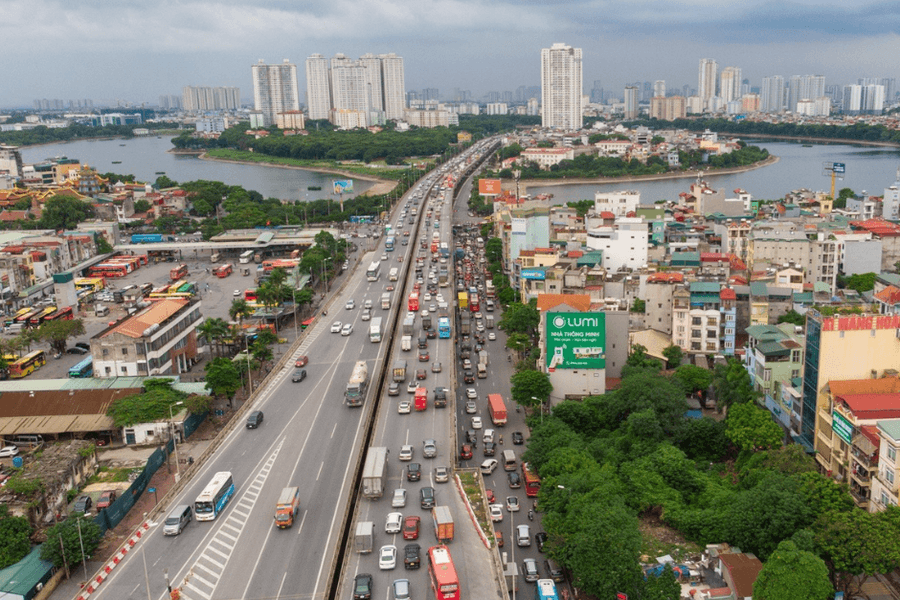 Người dân trở lại Hà Nội sau kỳ nghỉ lễ, cửa ngõ phía Nam ùn tắc dài