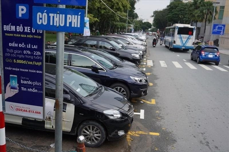 TP.HCM thông qua nghị quyết về mức thu phí sử dụng tạm thời lòng đường, hè phố