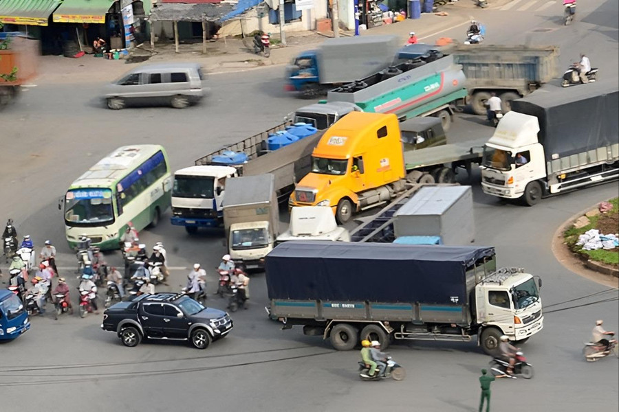 Cải tạo ngay các điểm đen, đường tránh nạn, hộ lan, biển cảnh báo, chỉ dẫn