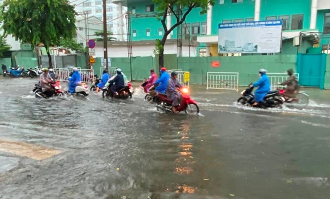 Nhiều tuyến đường bị ngập, Đà Nẵng ban hành công điện ứng phó áp thấp nhiệt đới