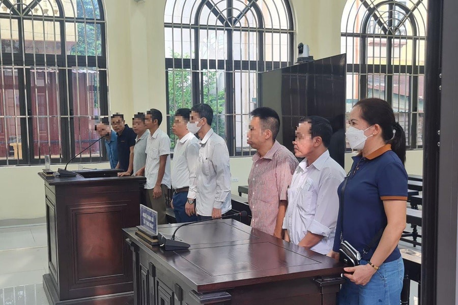 Lãnh đạo thôn lĩnh án tù vì bán đất trái thẩm quyền