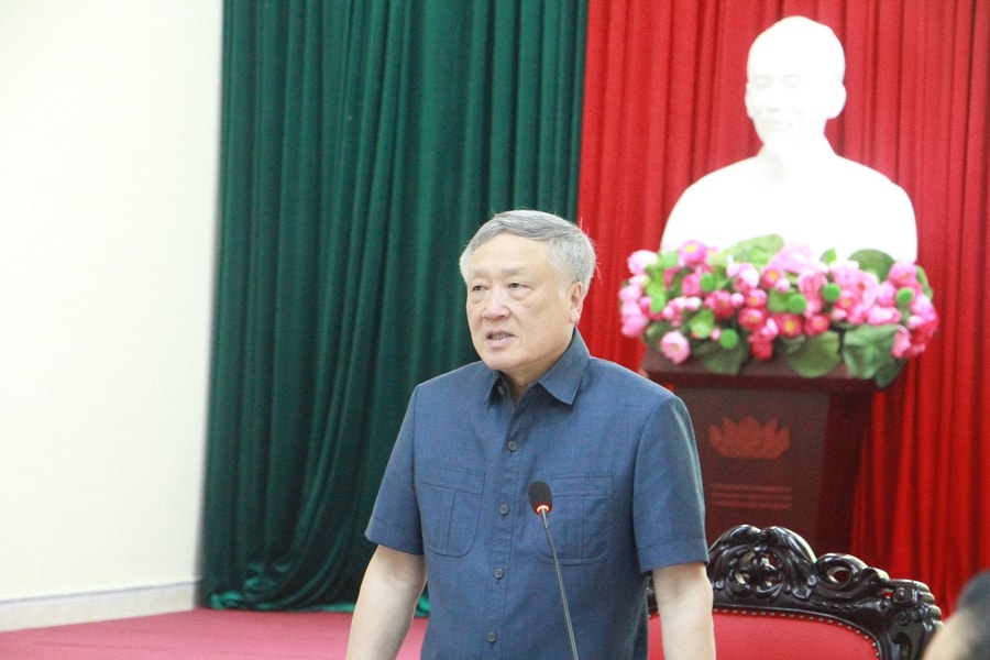 Chánh án TANDTC Nguyễn Hòa Bình làm việc với TAND hai cấp tỉnh Nghệ An