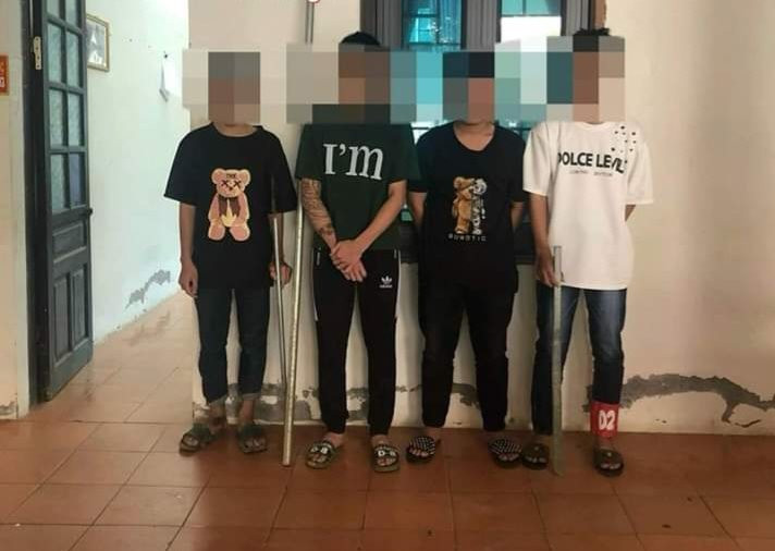 Tạm giữ nhóm thanh thiếu niên mang đao kiếm ra đường gây rối