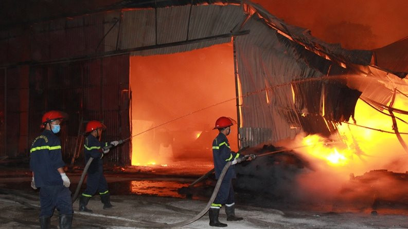 Bắc Giang: Cháy xưởng sản xuất viên nén gỗ