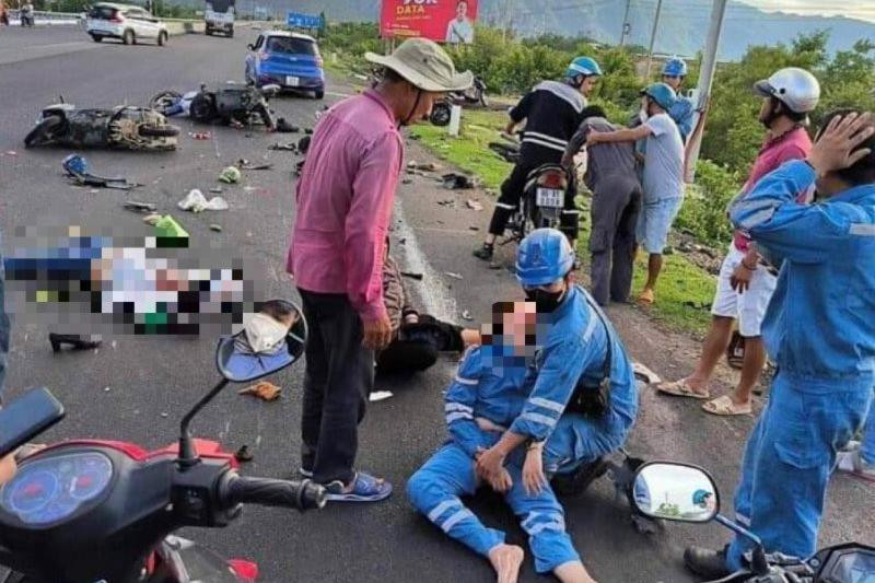 Khởi tố 2 bố con trong vụ ô tô tông hàng loạt xe máy khi dừng đèn đỏ