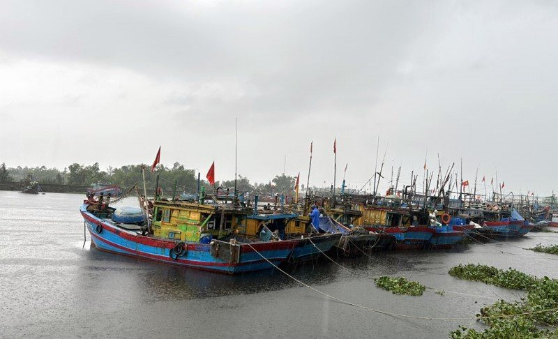 Mưa lũ phức tạp, Quảng Nam cấm biển