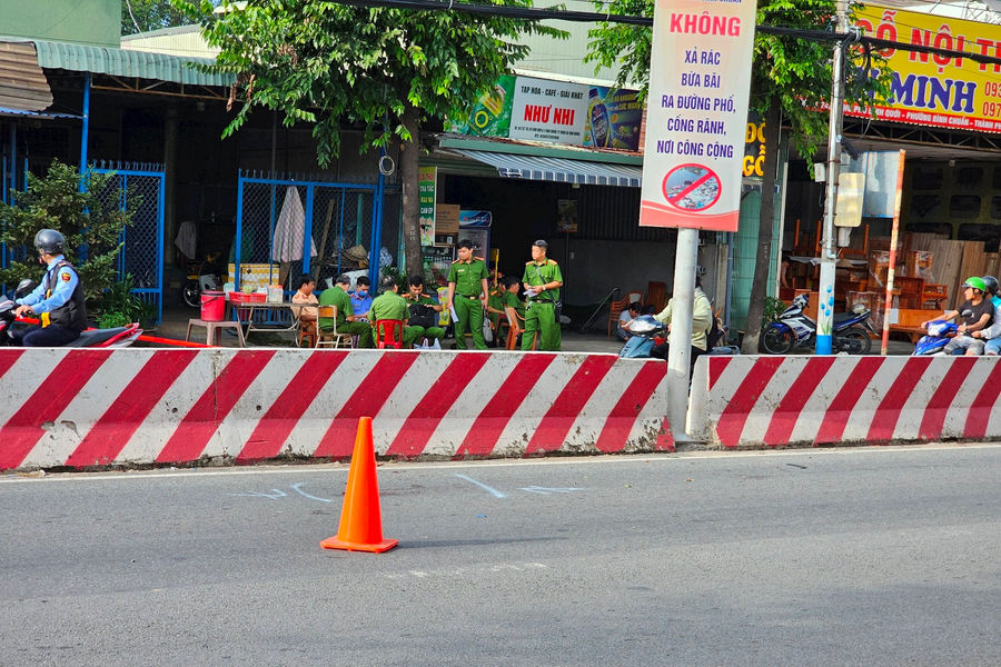 Tông dải phân cách, 3 thanh niên tử vong